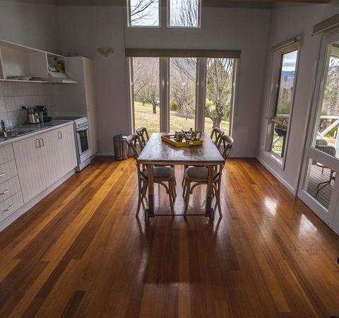 Abbys Cottages Bright - Queensland Tourism 18
