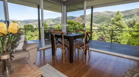 Abbys Cottages Bright - Queensland Tourism 3