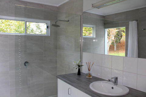 Abbys Cottages Bright - Queensland Tourism 9