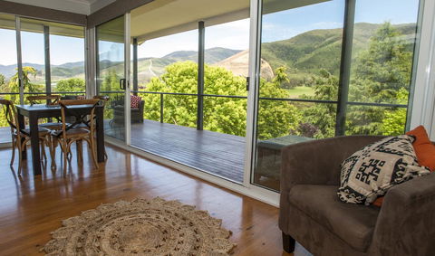 Abbys Cottages Bright - Queensland Tourism 2