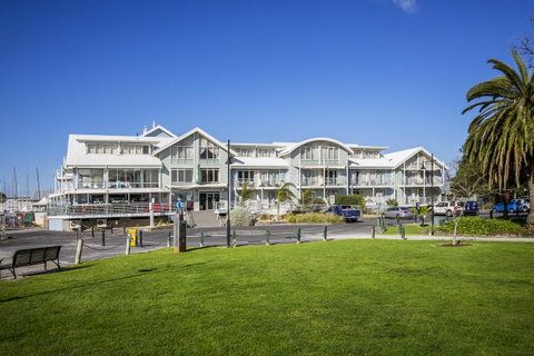 Aligned Corporate Residences Williamstown - QLD Tourism 3