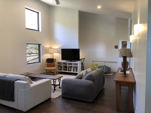 Saje\'s House & Pod - QLD Tourism 0
