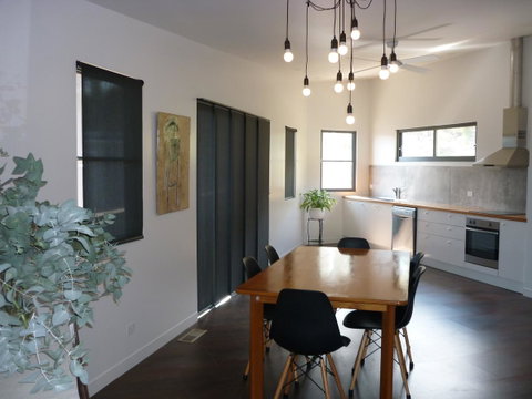 Saje\'s House & Pod - QLD Tourism 3