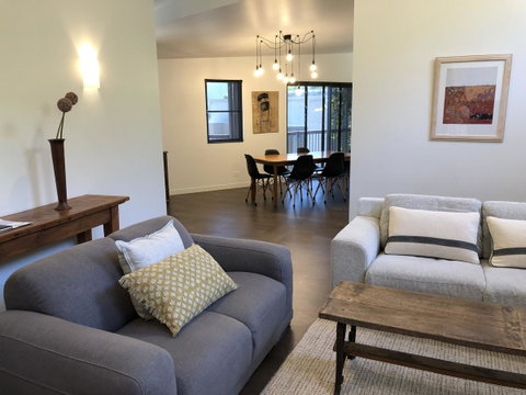 Saje\'s House & Pod - QLD Tourism 1