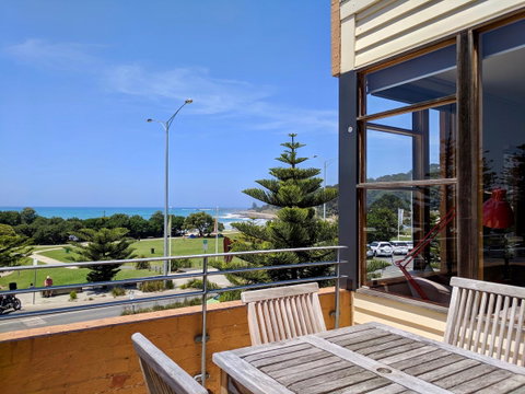 Lornebeach Apartments - QLD Tourism 3