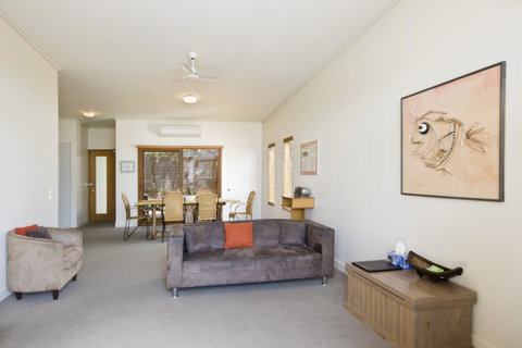 Lornebeach Apartments - QLD Tourism 32