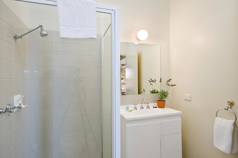 Lornebeach Apartments - QLD Tourism 13