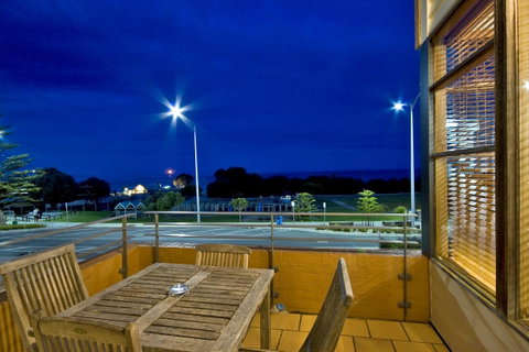 Lornebeach Apartments - QLD Tourism 17