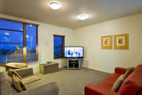 Lornebeach Apartments - QLD Tourism 9