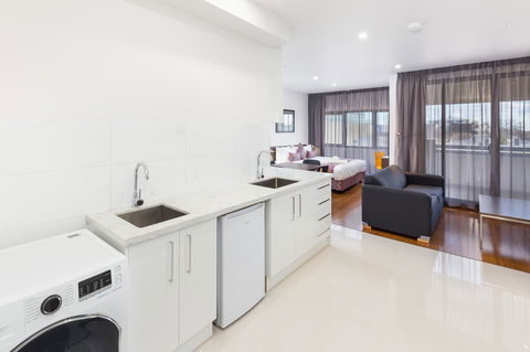 City Edge Dandenong Apartment Hotel - QLD Tourism 10