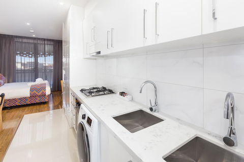 City Edge Dandenong Apartment Hotel - QLD Tourism 9