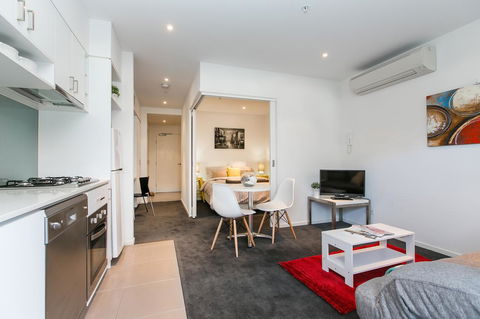 Complete Host The River Apartments - QLD Tourism 1