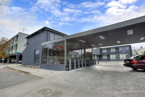 Melbourne's Princes Park Hotel - QLD Tourism 11