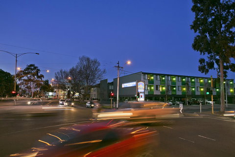 Melbourne's Princes Park Hotel - QLD Tourism 7