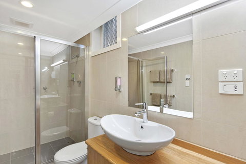 Melbourne's Princes Park Hotel - QLD Tourism 1