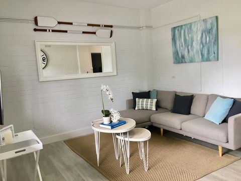 The Wheelhouse - 2BR Waterfront Apt In Town - QLD Tourism 2