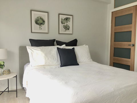 The Wheelhouse - 2BR Waterfront Apt In Town - QLD Tourism 4