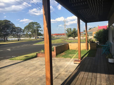 The Wheelhouse - 2BR Waterfront Apt In Town - QLD Tourism 18