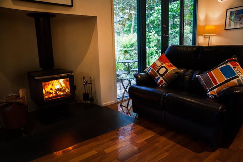 Ashwood Cottages - Queensland Tourism 26