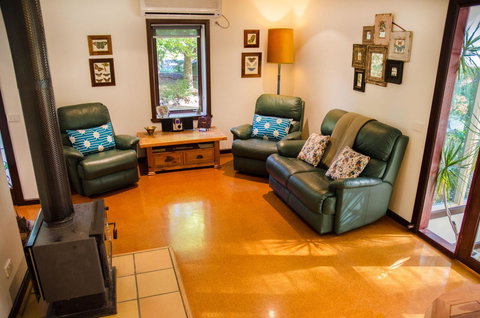 Ashwood Cottages - Queensland Tourism 11