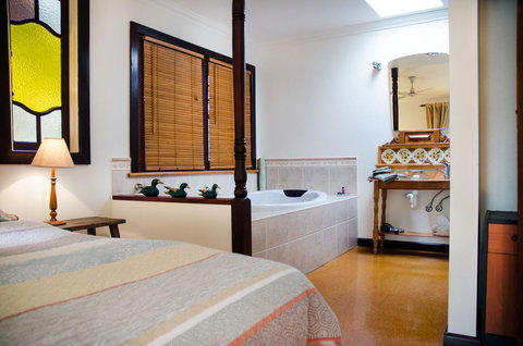 Ashwood Cottages - Queensland Tourism 13