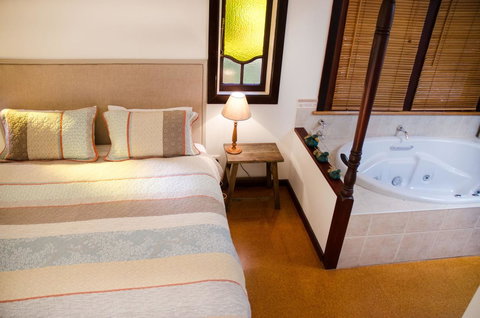 Ashwood Cottages - Queensland Tourism 5