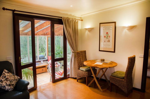 Ashwood Cottages - Queensland Tourism 2