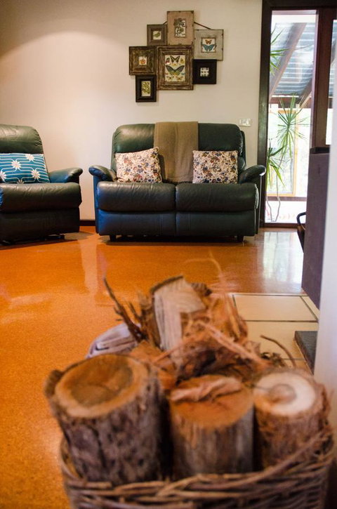 Ashwood Cottages - Queensland Tourism 7