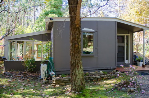 Ashwood Cottages - Queensland Tourism 21