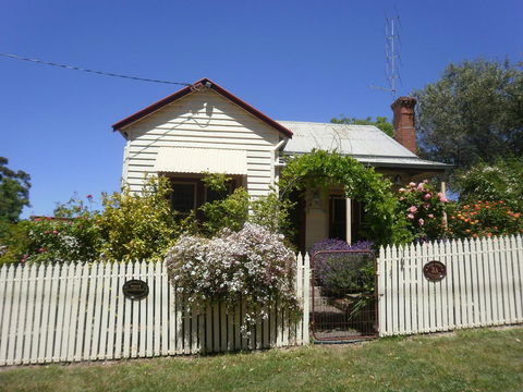 Miss Pym's Cottage - QLD Tourism 0