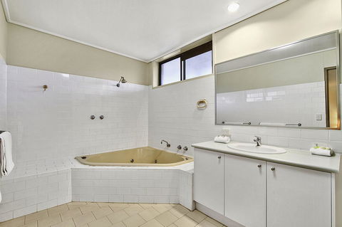 Knox International Hotel And Apartments - Queensland Tourism 12