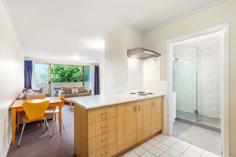Knox International Hotel And Apartments - Queensland Tourism 3
