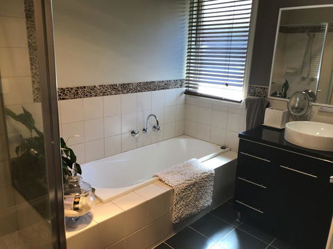 The Booville Hotel - QLD Tourism 0