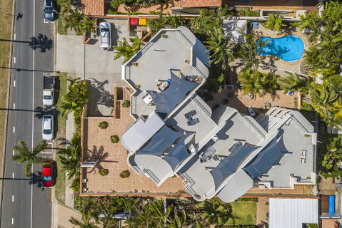 The Burlington Holiday Apartments - QLD Tourism 3