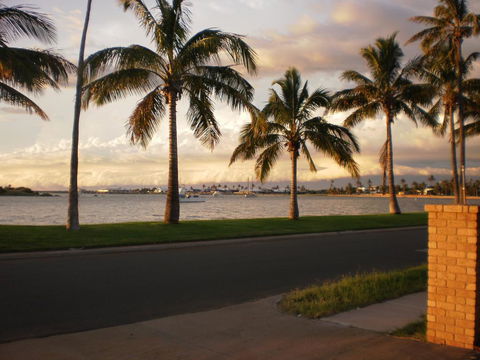 The Carnarvon Luxury Canal Home - Queensland Tourism 1