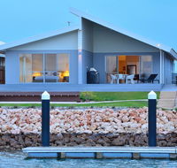The Carnarvon Luxury Canal Home - Queensland Tourism