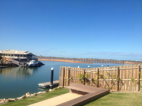 The Carnarvon Luxury Canal Home - Queensland Tourism 2