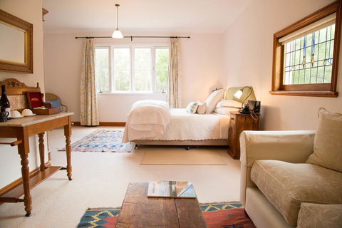 The Carriages Boutique Hotel And Vineyard - Queensland Tourism 1
