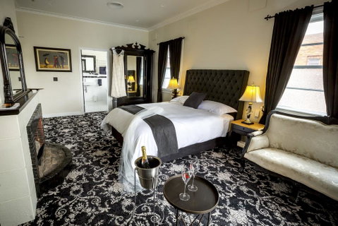 The Commercial Boutique Hotel - QLD Tourism 0