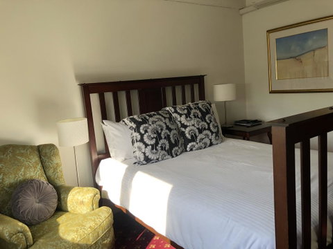 The Corner Hotel Alexandra - QLD Tourism 2