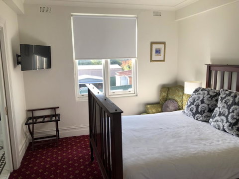 The Corner Hotel Alexandra - QLD Tourism 1