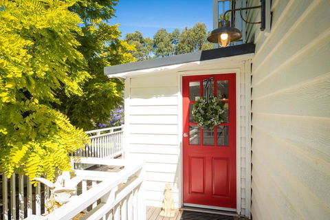 The Cottage - QLD Tourism 1