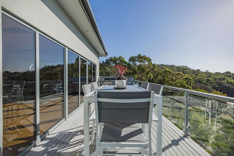 The Cove Bay Of Fires - QLD Tourism 1