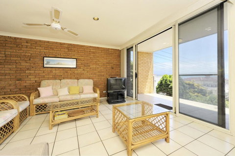 The Crest Unit 1 - Shoal Bay - QLD Tourism 3