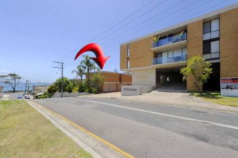 The Crest Unit 1 - Shoal Bay - QLD Tourism 1