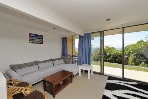 The Crest Unit 5 - Shoal Bay - QLD Tourism 3