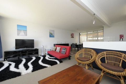 The Crest Unit 5 - Shoal Bay - QLD Tourism 1