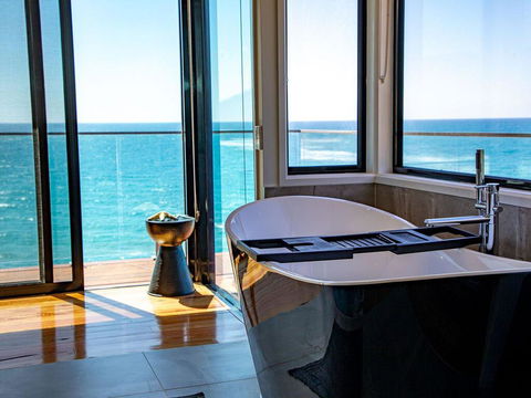 THE DECK HOUSE - A WYE RIVER ICON - QLD Tourism 2