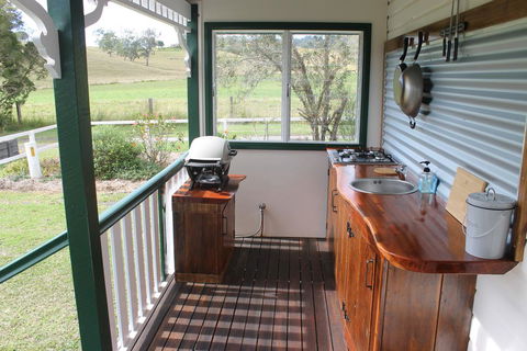 The Dollhouse Cottage - QLD Tourism 3