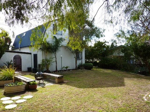 The Doo Drop Inn - QLD Tourism 3